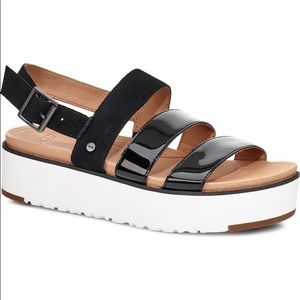 Braelynn Flatform Sandal 8.5
UGG®